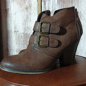 3/$25 Mia Farris chocolate zip bootie with decorative buckle 2" heel 6.5